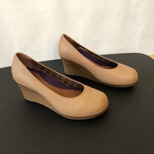 Crocs Tan wedges size 6.
